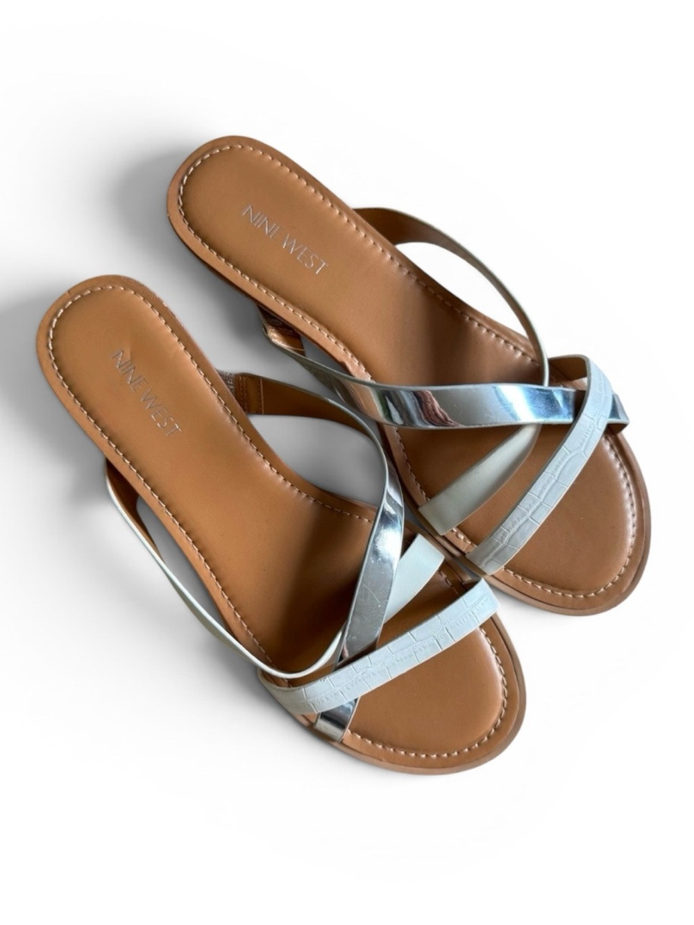 Nine West Slip On Sandals White Silver Strappy Beach Resort Shoes Size 9.5 - Picture 4 of 7